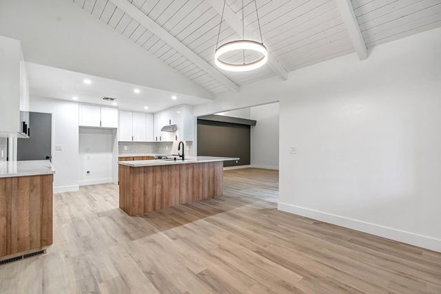 2740 W San Madele Avenue, Fresno, CA 93711