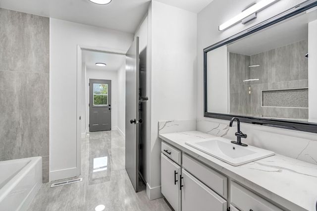 2740 W San Madele Avenue, Fresno, CA 93711