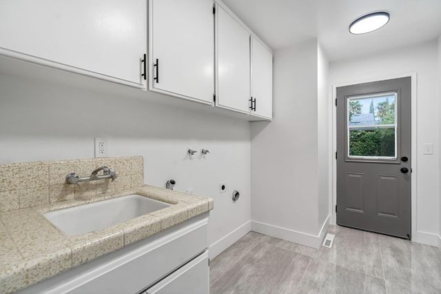 2740 W San Madele Avenue, Fresno, CA 93711