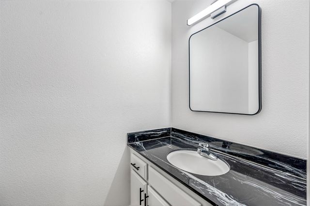 2740 W San Madele Avenue, Fresno, CA 93711