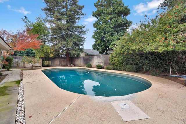 2740 W San Madele Avenue, Fresno, CA 93711