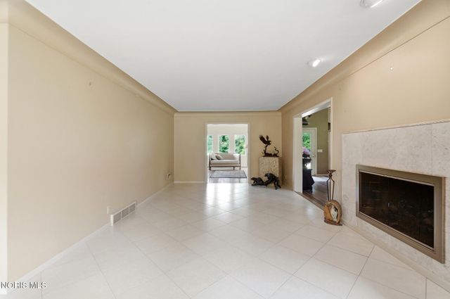 1910 S Holland Sylvania Road, Maumee, OH 43537