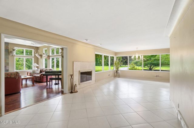 1910 S Holland Sylvania Road, Maumee, OH 43537