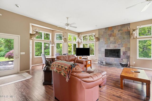 1910 S Holland Sylvania Road, Maumee, OH 43537