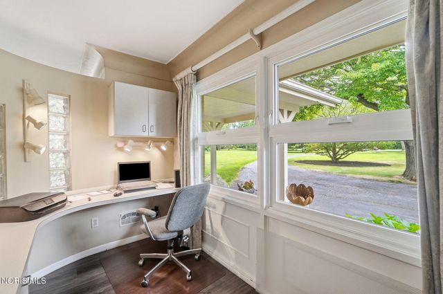 1910 S Holland Sylvania Road, Maumee, OH 43537
