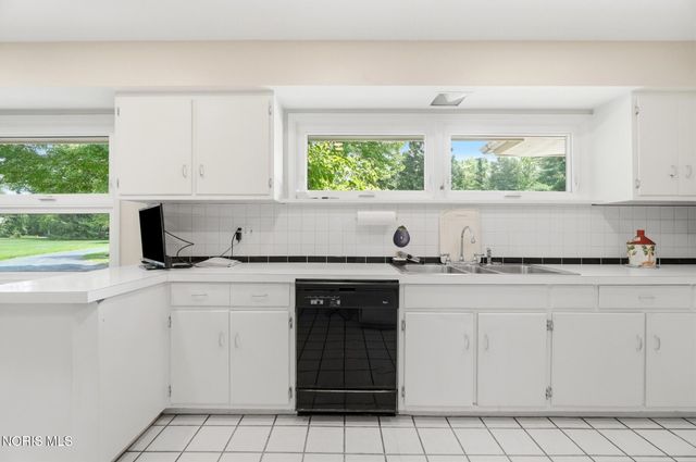 1910 S Holland Sylvania Road, Maumee, OH 43537