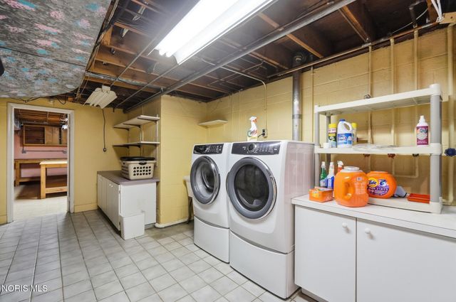 1910 S Holland Sylvania Road, Maumee, OH 43537