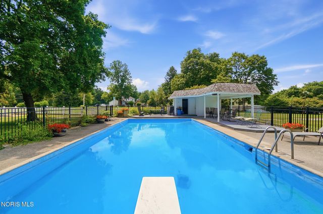 1910 S Holland Sylvania Road, Maumee, OH 43537
