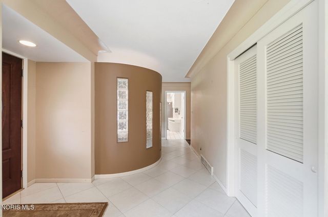 1910 S Holland Sylvania Road, Maumee, OH 43537