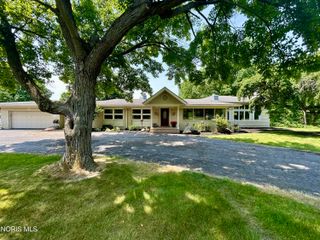 1910 S Holland Sylvania Road, Maumee, OH 43537