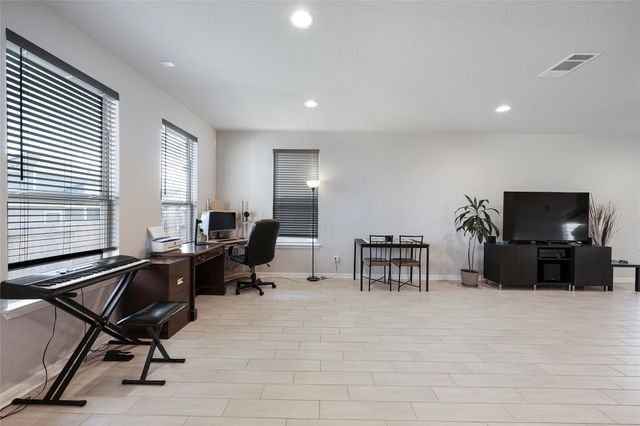 108 Drifter LN, Jarrell, TX 76537