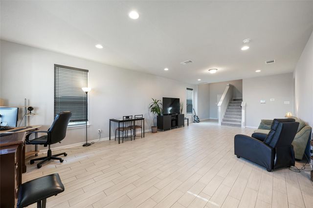 108 Drifter LN, Jarrell, TX 76537