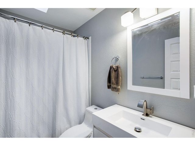 422 Hillsboro Ct N, Fort Collins, CO 80525