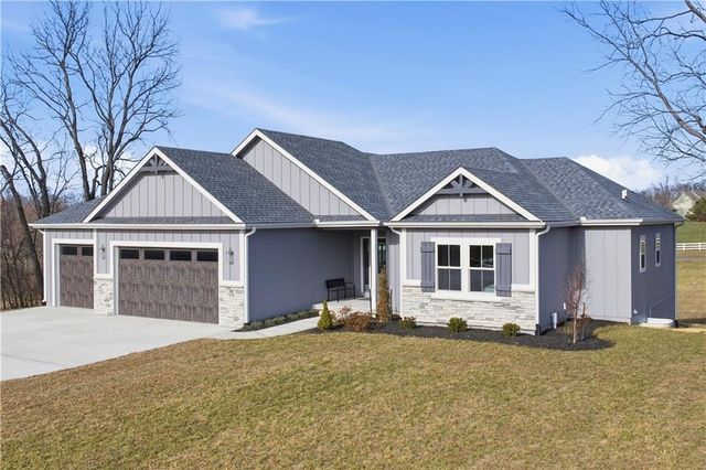 17860 Clearview Drive, Leavenworth, KS 66048