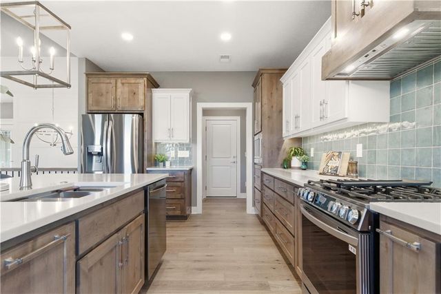 17860 Clearview Drive, Leavenworth, KS 66048