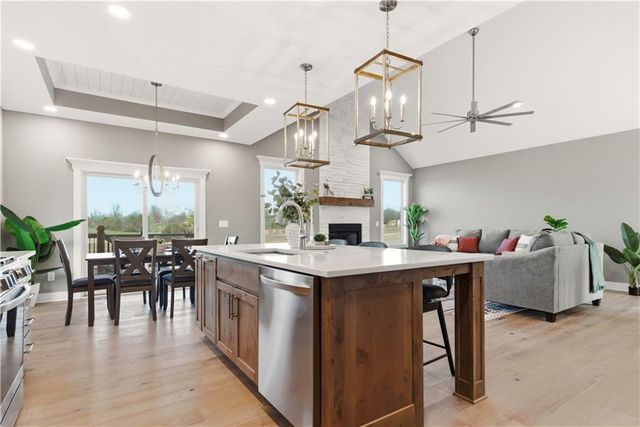 17860 Clearview Drive, Leavenworth, KS 66048