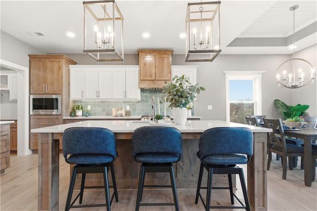 17860 Clearview Drive, Leavenworth, KS 66048