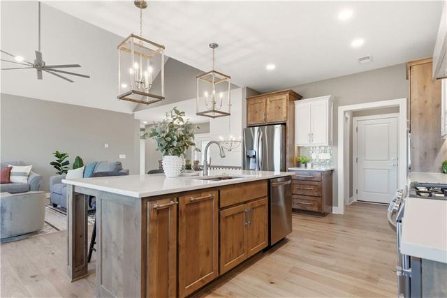 17860 Clearview Drive, Leavenworth, KS 66048