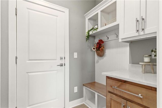 17860 Clearview Drive, Leavenworth, KS 66048