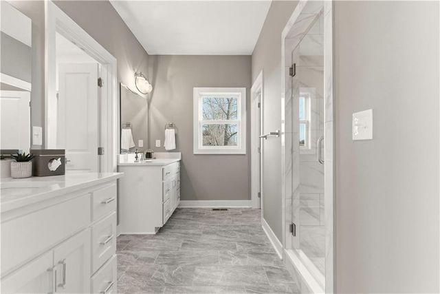 17860 Clearview Drive, Leavenworth, KS 66048