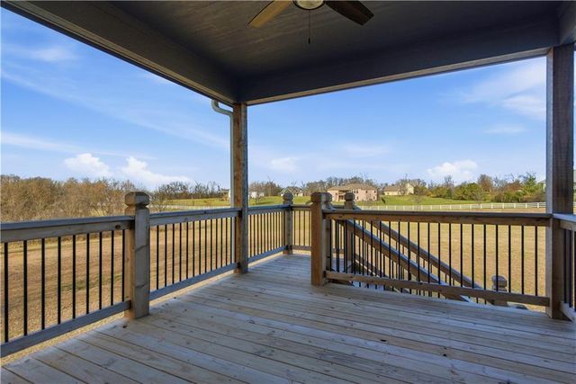 17860 Clearview Drive, Leavenworth, KS 66048