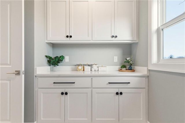 17860 Clearview Drive, Leavenworth, KS 66048