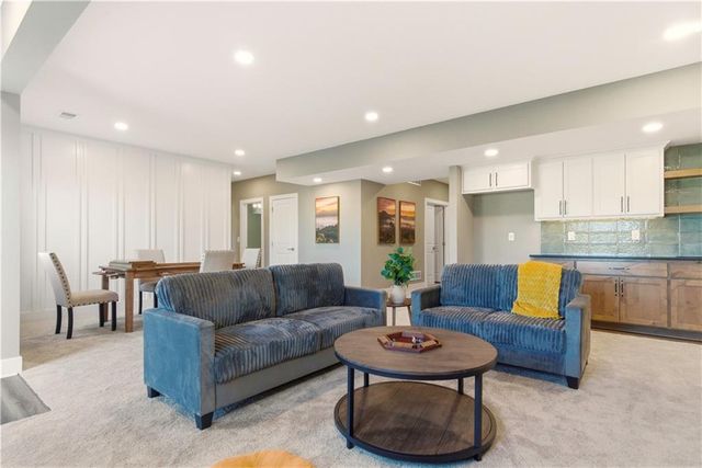 17860 Clearview Drive, Leavenworth, KS 66048