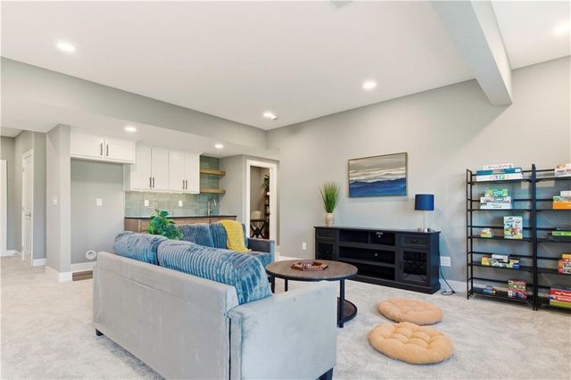 17860 Clearview Drive, Leavenworth, KS 66048