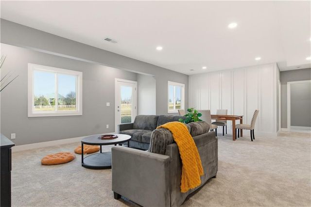 17860 Clearview Drive, Leavenworth, KS 66048