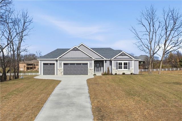 17860 Clearview Drive, Leavenworth, KS 66048