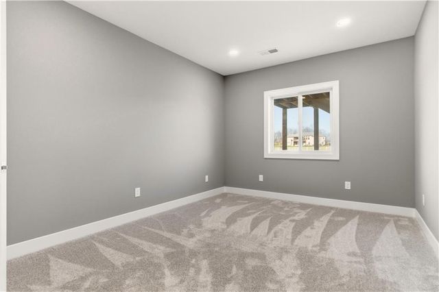 17860 Clearview Drive, Leavenworth, KS 66048