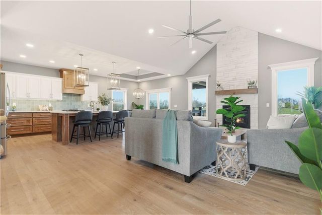 17860 Clearview Drive, Leavenworth, KS 66048