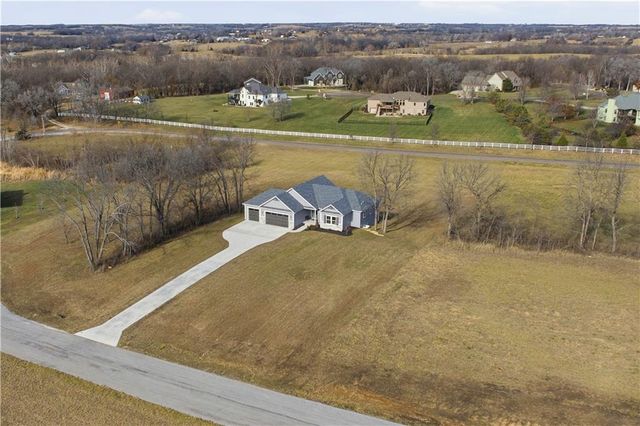 17860 Clearview Drive, Leavenworth, KS 66048