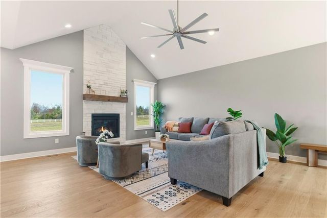 17860 Clearview Drive, Leavenworth, KS 66048