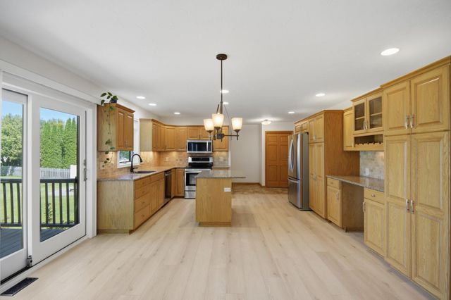 1406 26th Street SW, Austin, MN 55912