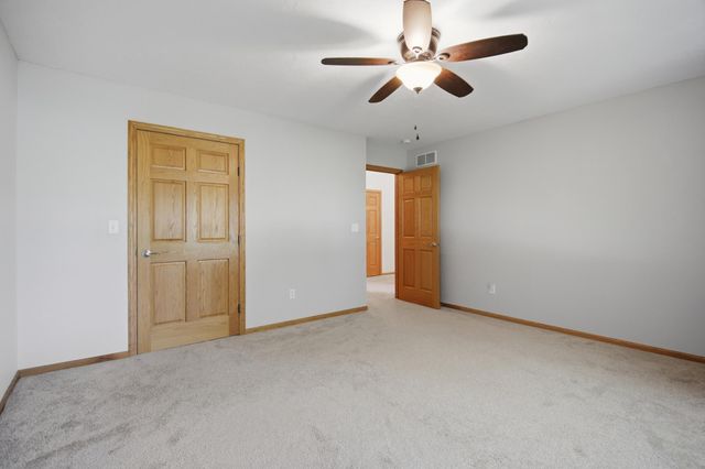 1406 26th Street SW, Austin, MN 55912