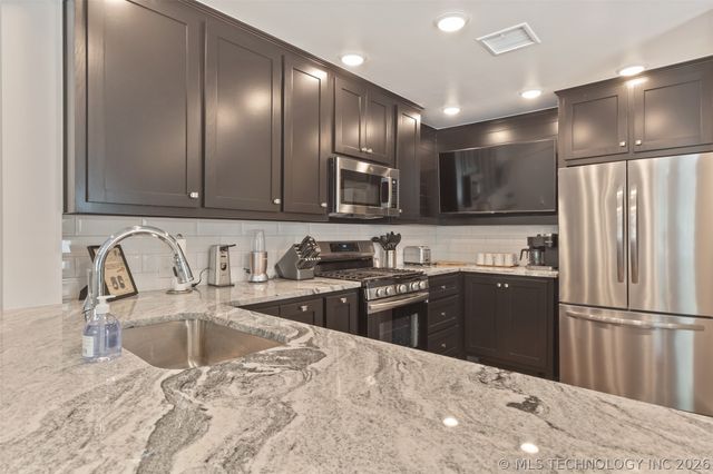 938 S Sandusky Avenue, Tulsa, OK 74112