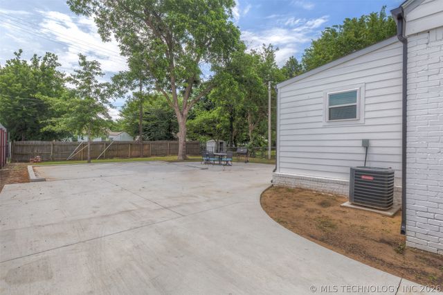 938 S Sandusky Avenue, Tulsa, OK 74112