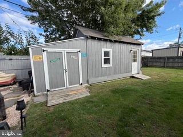 729 WOODTOP RD, Wilmington, DE 19804