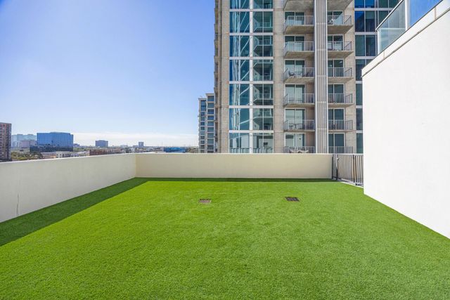 4521 San Felipe Street 1704, Houston, TX 77027