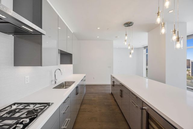 4521 San Felipe Street 1704, Houston, TX 77027