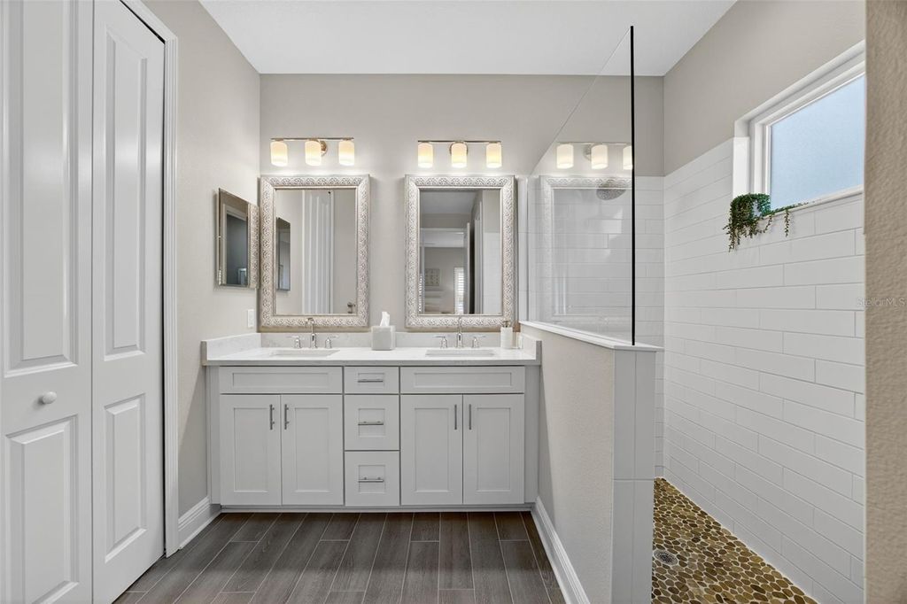 Image 16 of property listing at 12735 AQUAMARINE AVENUE, Bradenton, FL 34211