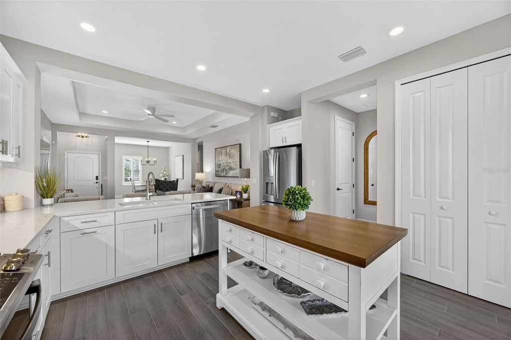 Image 8 of property listing at 12735 AQUAMARINE AVENUE, Bradenton, FL 34211