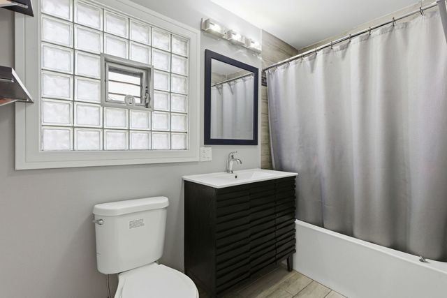 10111 S Eberhart Avenue, Chicago, IL 60628