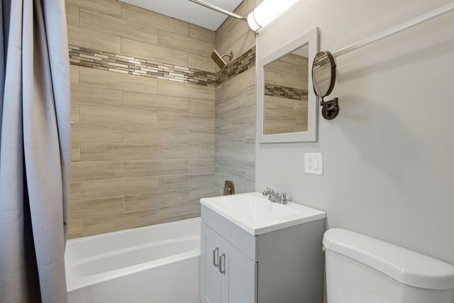 10111 S Eberhart Avenue, Chicago, IL 60628