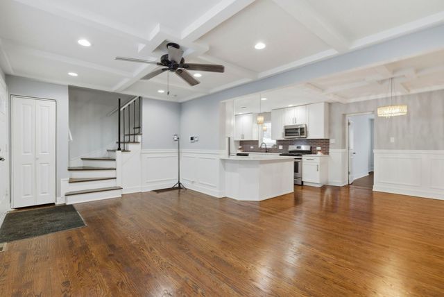 10111 S Eberhart Avenue, Chicago, IL 60628