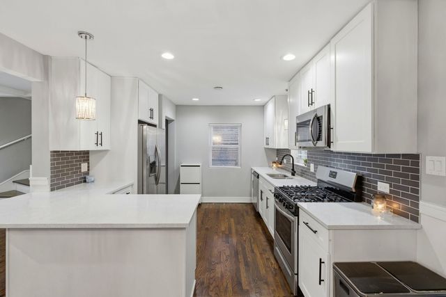 10111 S Eberhart Avenue, Chicago, IL 60628