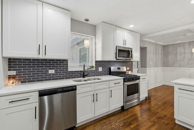 10111 S Eberhart Avenue, Chicago, IL 60628