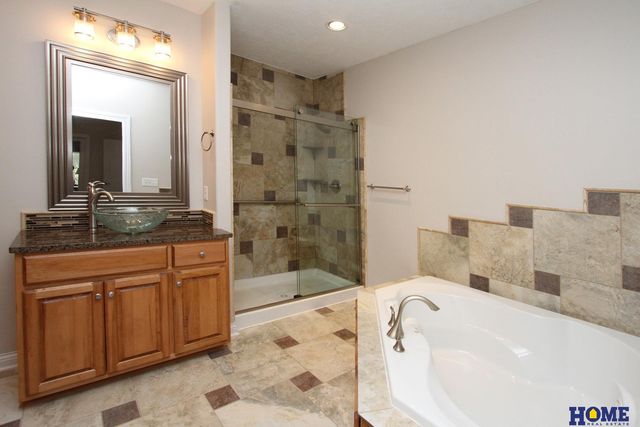 6528 Lone Tree Drive, Lincoln, NE 68512