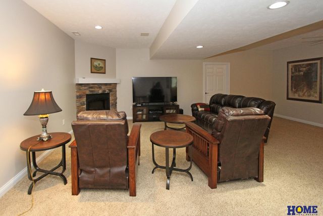 6528 Lone Tree Drive, Lincoln, NE 68512